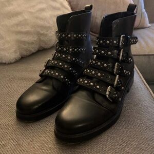 Metal Clasp Leather Boots